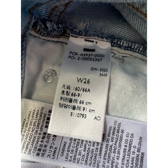 Levi's Women's Superlow 5 Pocket Light Wash Distressed Raw Hem Denim Shorts 26 - Picture 7 of 8